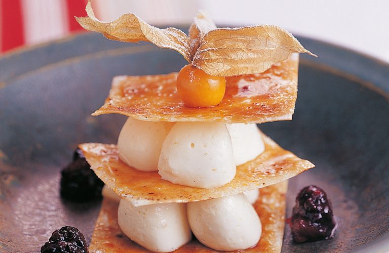 Radler-Limonenschaum mit caramelisierten Strudelblättern - Mohrenbräu Radler-Limonenschaum mit caramelisierten Strudelblättern - Mohrenbräu